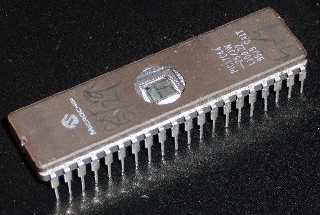microchip_pic17c64_top.jpg